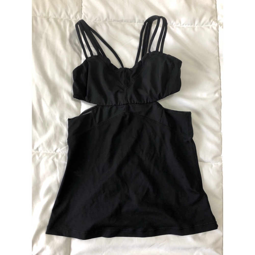 Lululemon crisscross yoga tank w. Mesh detail